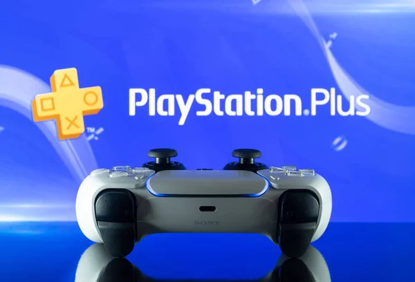 how to save money on ps4 games by subscribing to playstation plus